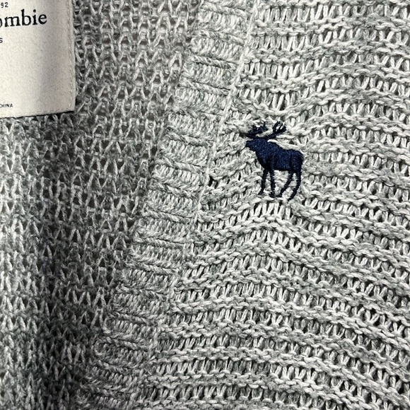Abercrombie Est 1892 Kids V Button Down Knit Cardigan Size Large, Gray - Picture 3 of 7